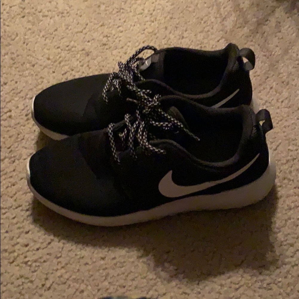 Women’s Nike sneakers